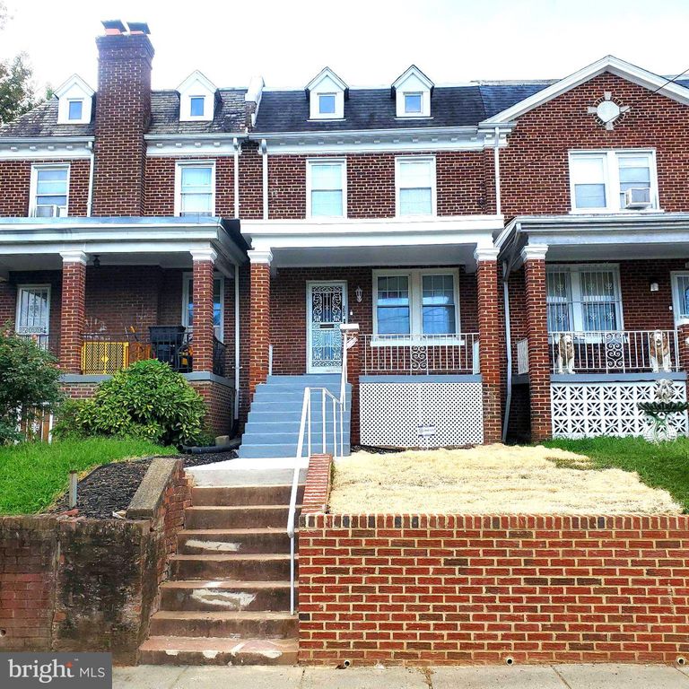 302 EMERSON ST NW, Washington, DC 20011