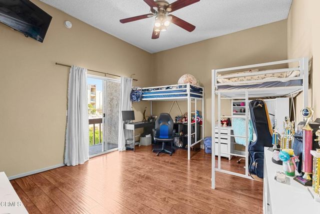18360 Collins Street L, Tarzana, CA 91356
