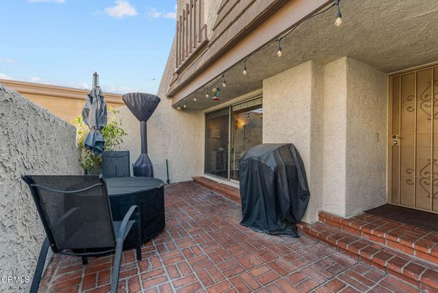 18360 Collins Street L, Tarzana, CA 91356