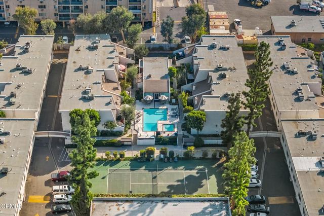 18360 Collins Street L, Tarzana, CA 91356