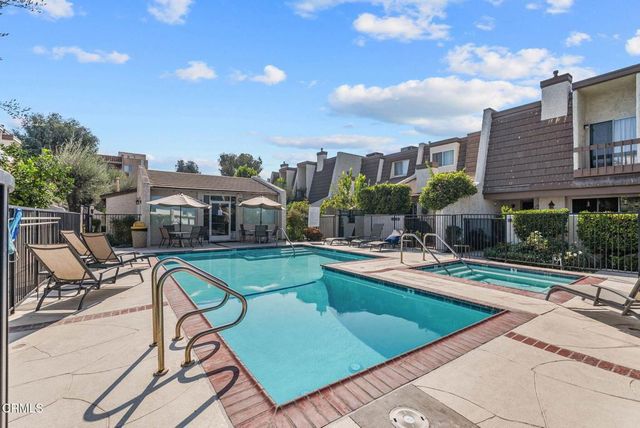 18360 Collins Street L, Tarzana, CA 91356