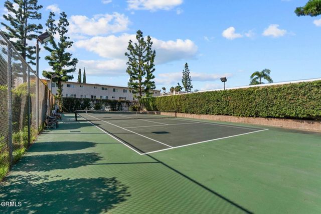 18360 Collins Street L, Tarzana, CA 91356