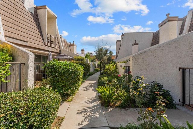 18360 Collins Street L, Tarzana, CA 91356