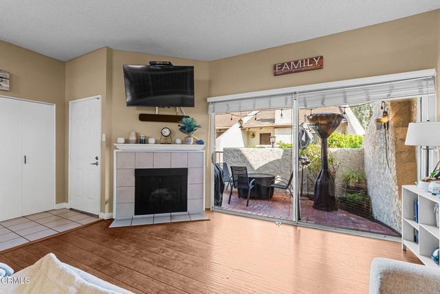 18360 Collins Street L, Tarzana, CA 91356
