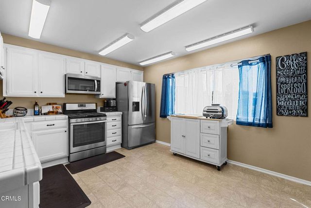 18360 Collins Street L, Tarzana, CA 91356