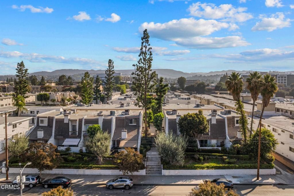 18360 Collins Street L, Tarzana, CA 91356