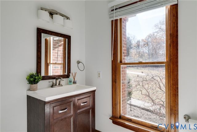 7493 Hidden Lake Cir, Mechanicsville, VA 23111