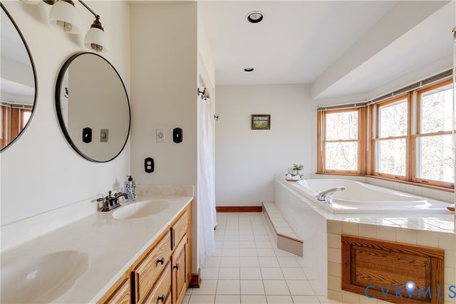 7493 Hidden Lake Cir, Mechanicsville, VA 23111