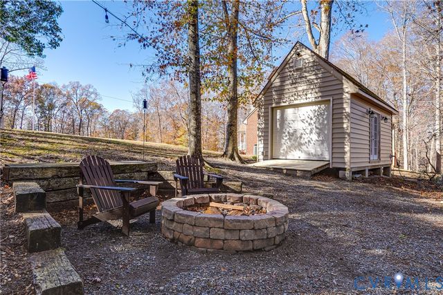 7493 Hidden Lake Cir, Mechanicsville, VA 23111