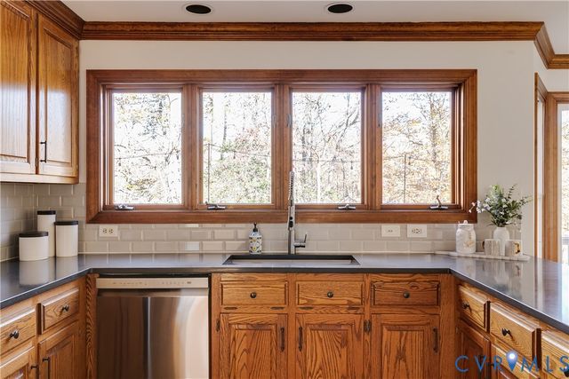 7493 Hidden Lake Cir, Mechanicsville, VA 23111