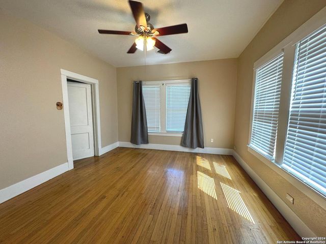 538 W ELSMERE PL, San Antonio, TX 78212
