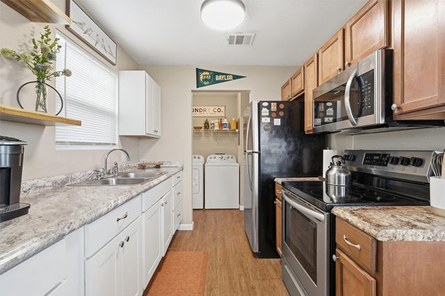 1200 N 5th Street, Waco, TX 76707