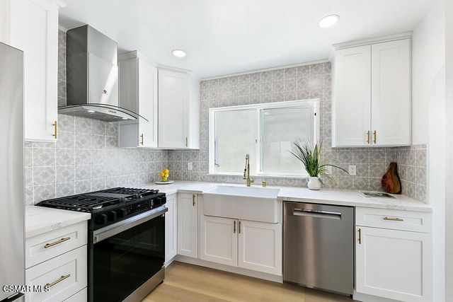 2958 West Boulevard, Los Angeles, CA 90016