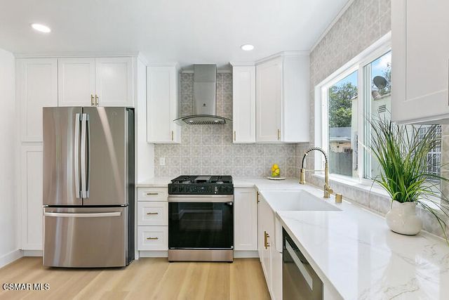 2958 West Boulevard, Los Angeles, CA 90016