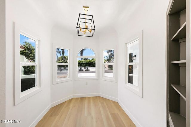 2958 West Boulevard, Los Angeles, CA 90016