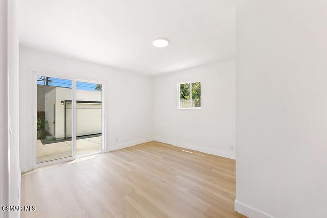 2958 West Boulevard, Los Angeles, CA 90016