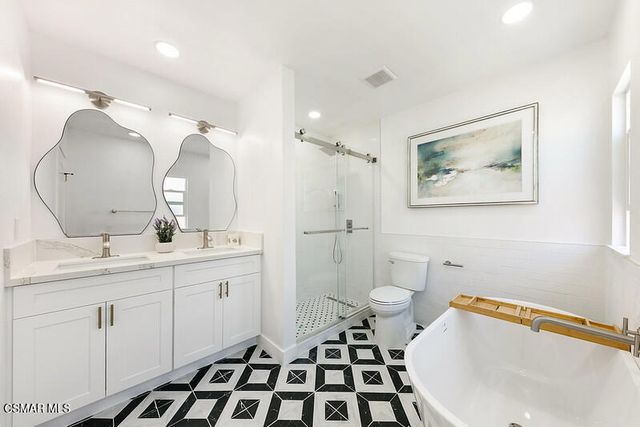 2958 West Boulevard, Los Angeles, CA 90016