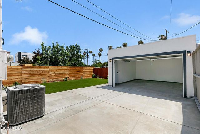 2958 West Boulevard, Los Angeles, CA 90016
