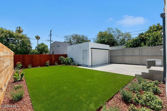 2958 West Boulevard, Los Angeles, CA 90016