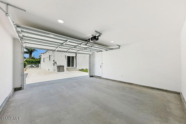 2958 West Boulevard, Los Angeles, CA 90016