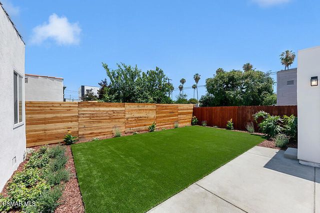 2958 West Boulevard, Los Angeles, CA 90016