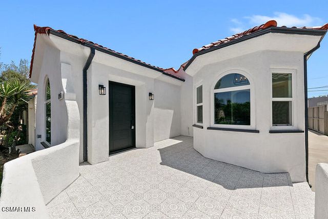 2958 West Boulevard, Los Angeles, CA 90016