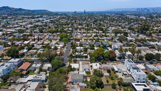 2958 West Boulevard, Los Angeles, CA 90016