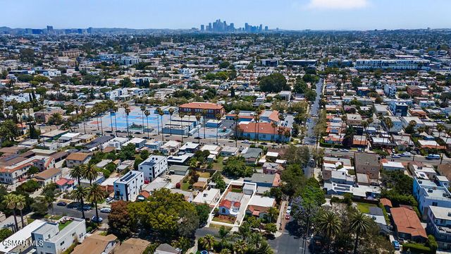 2958 West Boulevard, Los Angeles, CA 90016