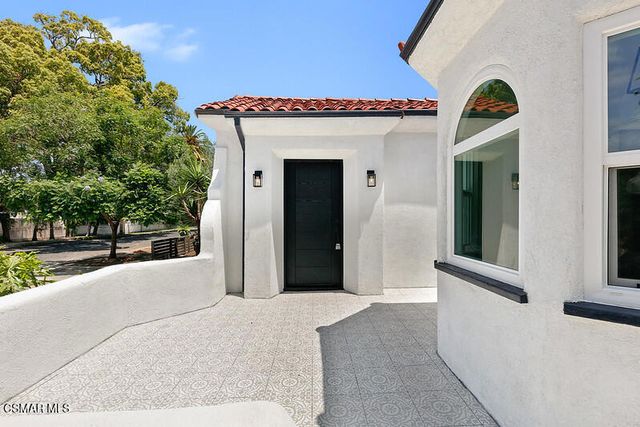 2958 West Boulevard, Los Angeles, CA 90016