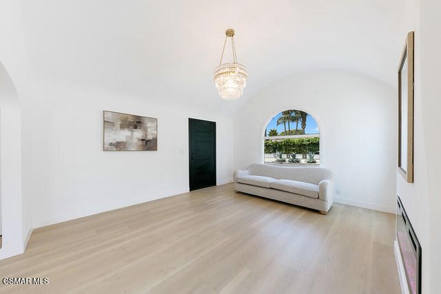 2958 West Boulevard, Los Angeles, CA 90016