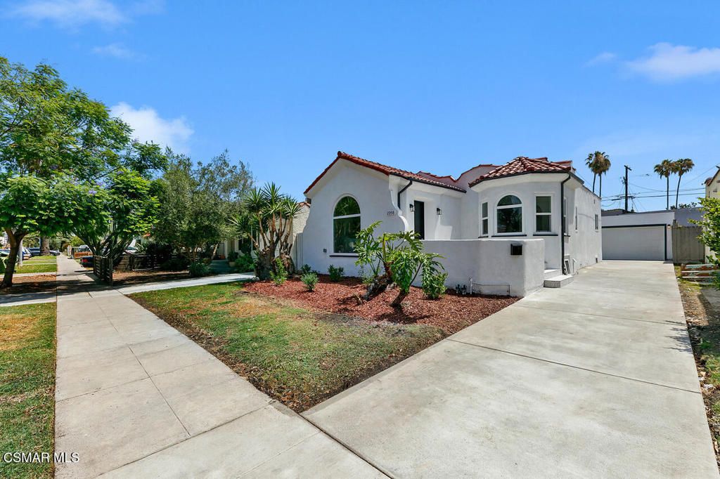 2958 West Boulevard, Los Angeles, CA 90016