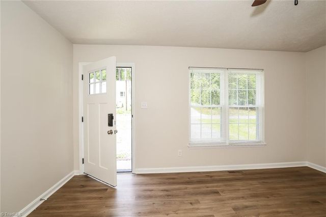 821 Dogwood Circle, High Point, NC 27260