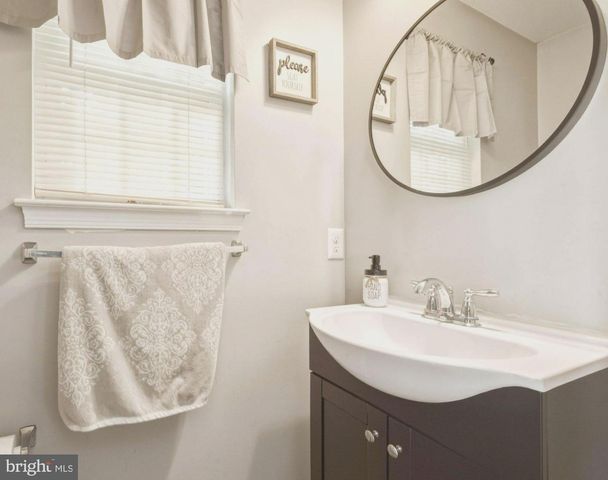 131 W MONROE AVE W, Magnolia, NJ 08049