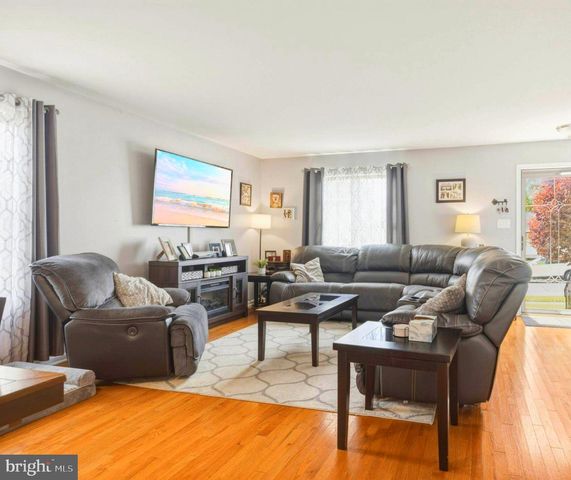 131 W MONROE AVE W, Magnolia, NJ 08049