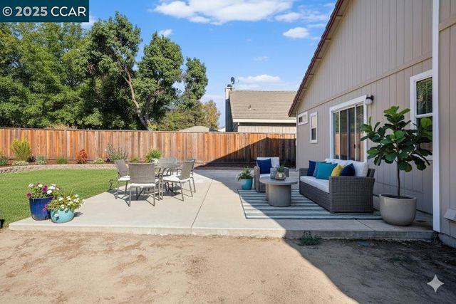 580 Hacienda Drive, Oakley, CA 94561