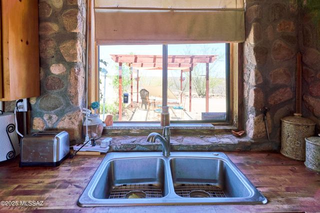 2711 S Bear Mountain Road, Portal, AZ 85632