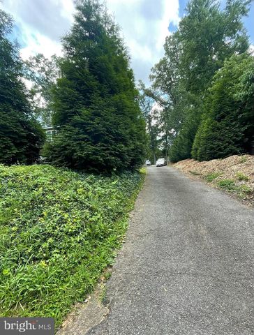 4038 GUINEA RD, Fairfax, VA 22032
