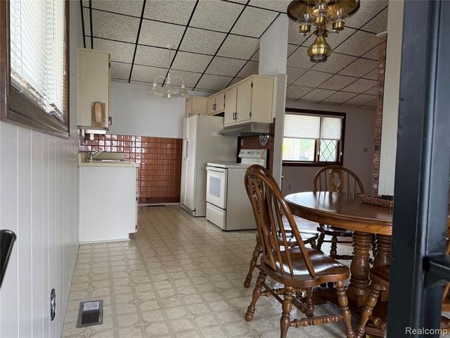 15258 Travis Street, Southgate, MI 48195