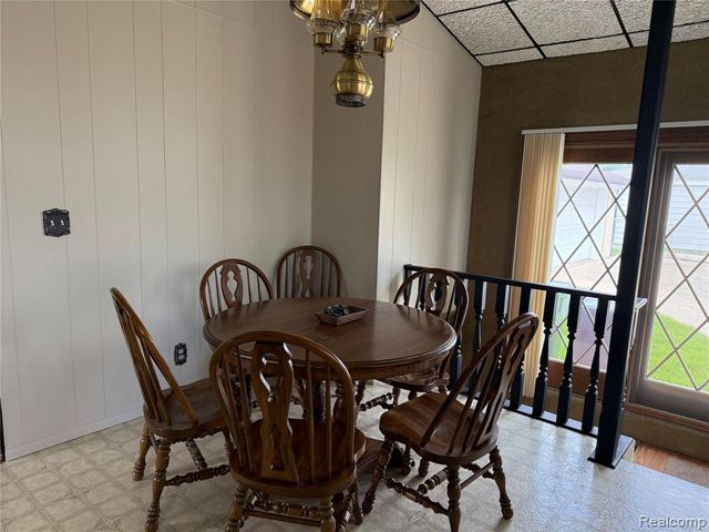 15258 Travis Street, Southgate, MI 48195