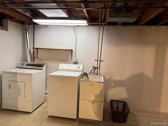 15258 Travis Street, Southgate, MI 48195