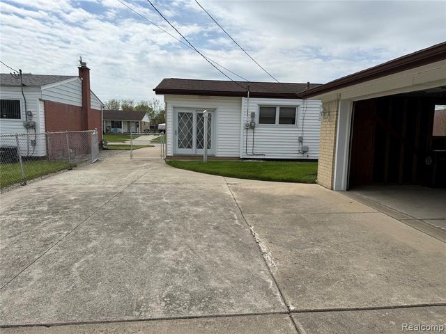 15258 Travis Street, Southgate, MI 48195