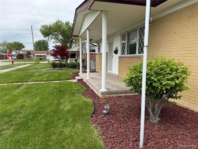 15258 Travis Street, Southgate, MI 48195