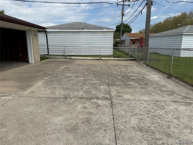 15258 Travis Street, Southgate, MI 48195