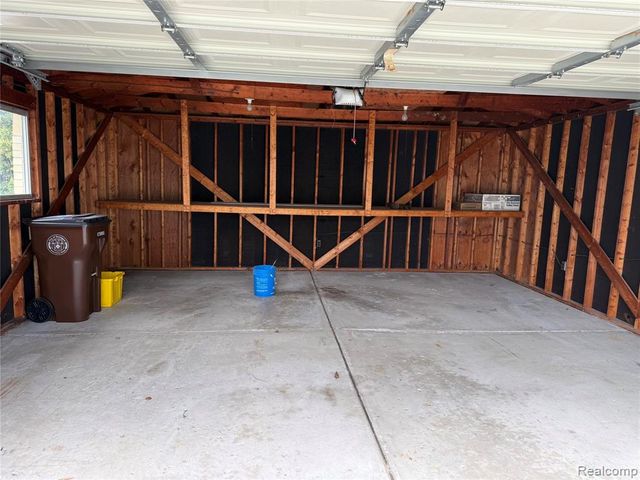 15258 Travis Street, Southgate, MI 48195