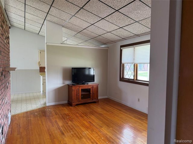 15258 Travis Street, Southgate, MI 48195