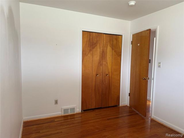 15258 Travis Street, Southgate, MI 48195