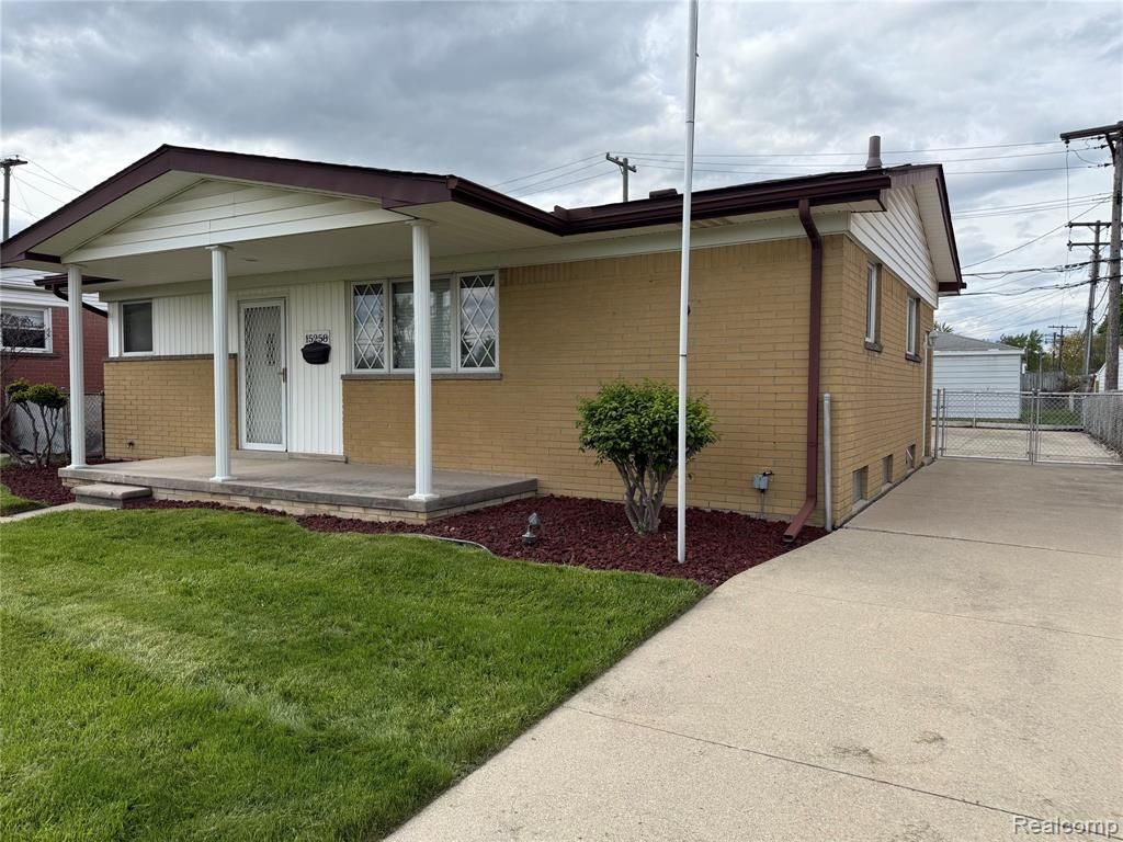 15258 Travis Street, Southgate, MI 48195