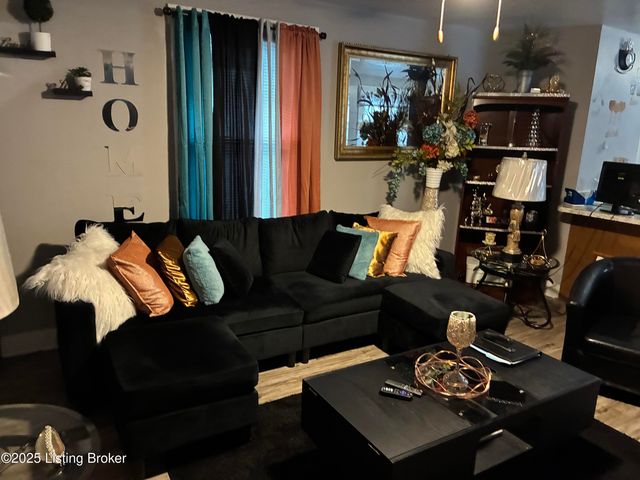 3827 Alford Ave, Louisville, KY 40212