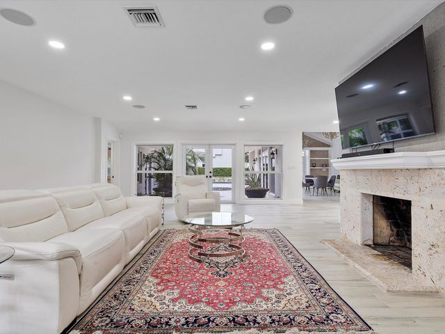 411 Poinciana Drive, Fort Lauderdale, FL 33301