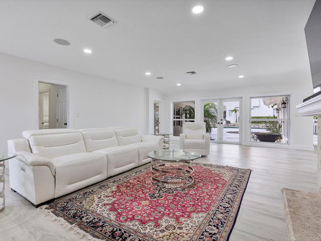 411 Poinciana Drive, Fort Lauderdale, FL 33301